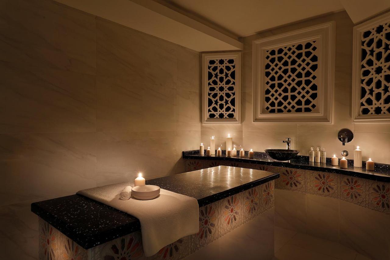 Voco Al Khobar By Ihg Hotell Exteriör bild The Royal Spa at The Royal Mirage