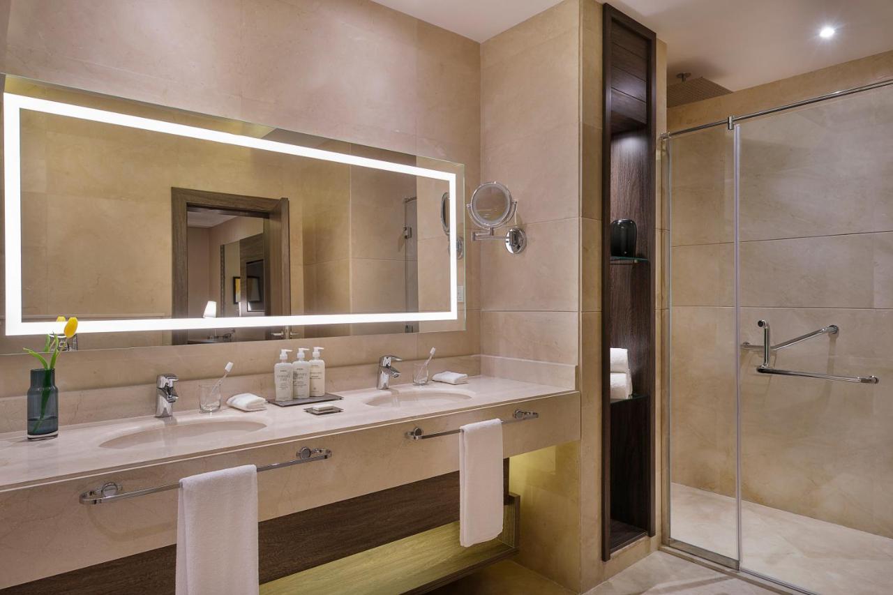 Voco Al Khobar By Ihg Hotell Exteriör bild Bathroom