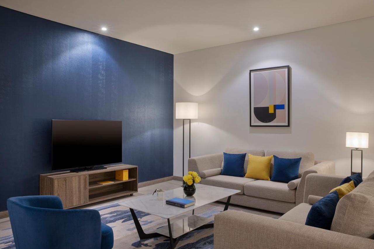 Voco Al Khobar By Ihg Hotell Exteriör bild Living room