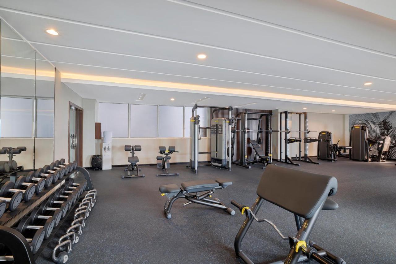 Voco Al Khobar By Ihg Hotell Exteriör bild The gym at the hotel