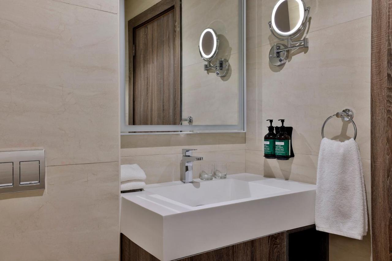 Voco Al Khobar By Ihg Hotell Exteriör bild Bathroom
