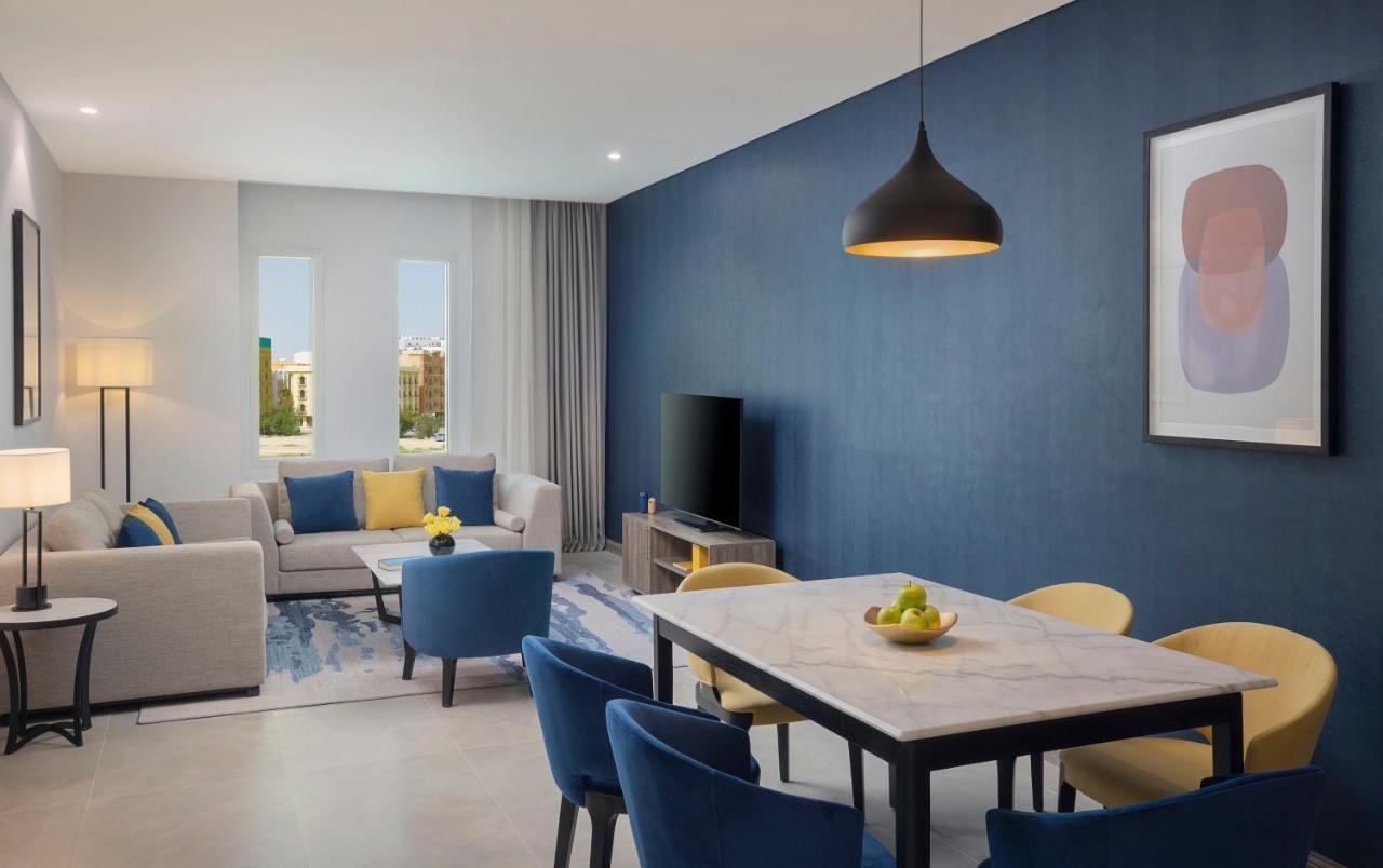Voco Al Khobar By Ihg Hotell Exteriör bild A living room at the hotel