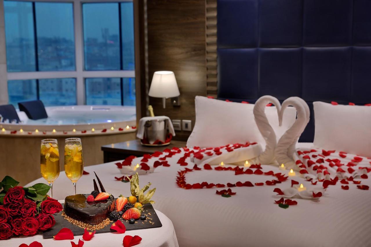 Voco Al Khobar By Ihg Hotell Exteriör bild A honeymoon suite