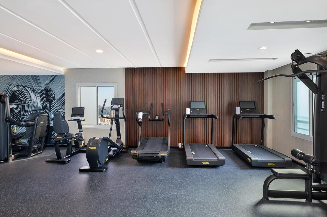 Voco Al Khobar By Ihg Hotell Exteriör bild The gym at the hotel