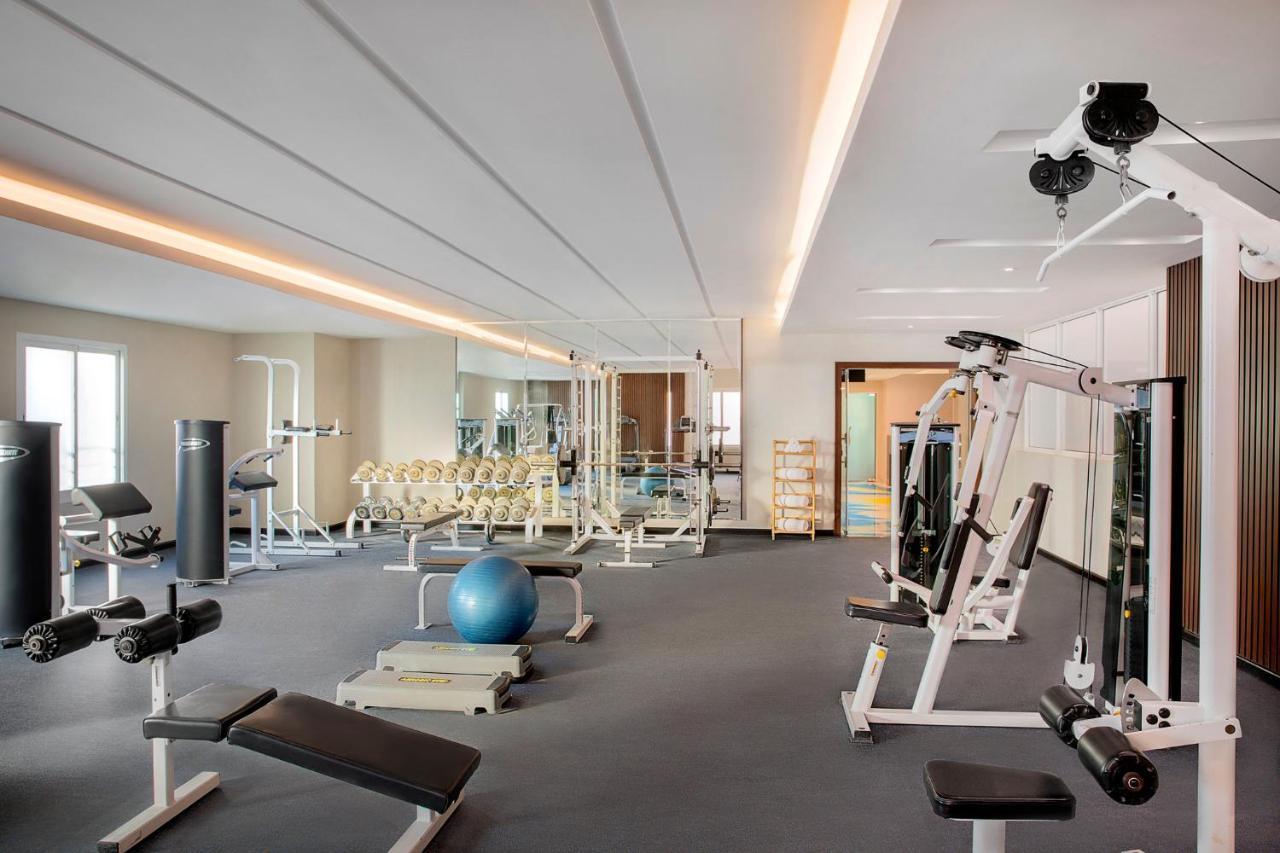 Voco Al Khobar By Ihg Hotell Exteriör bild The gym at the hotel