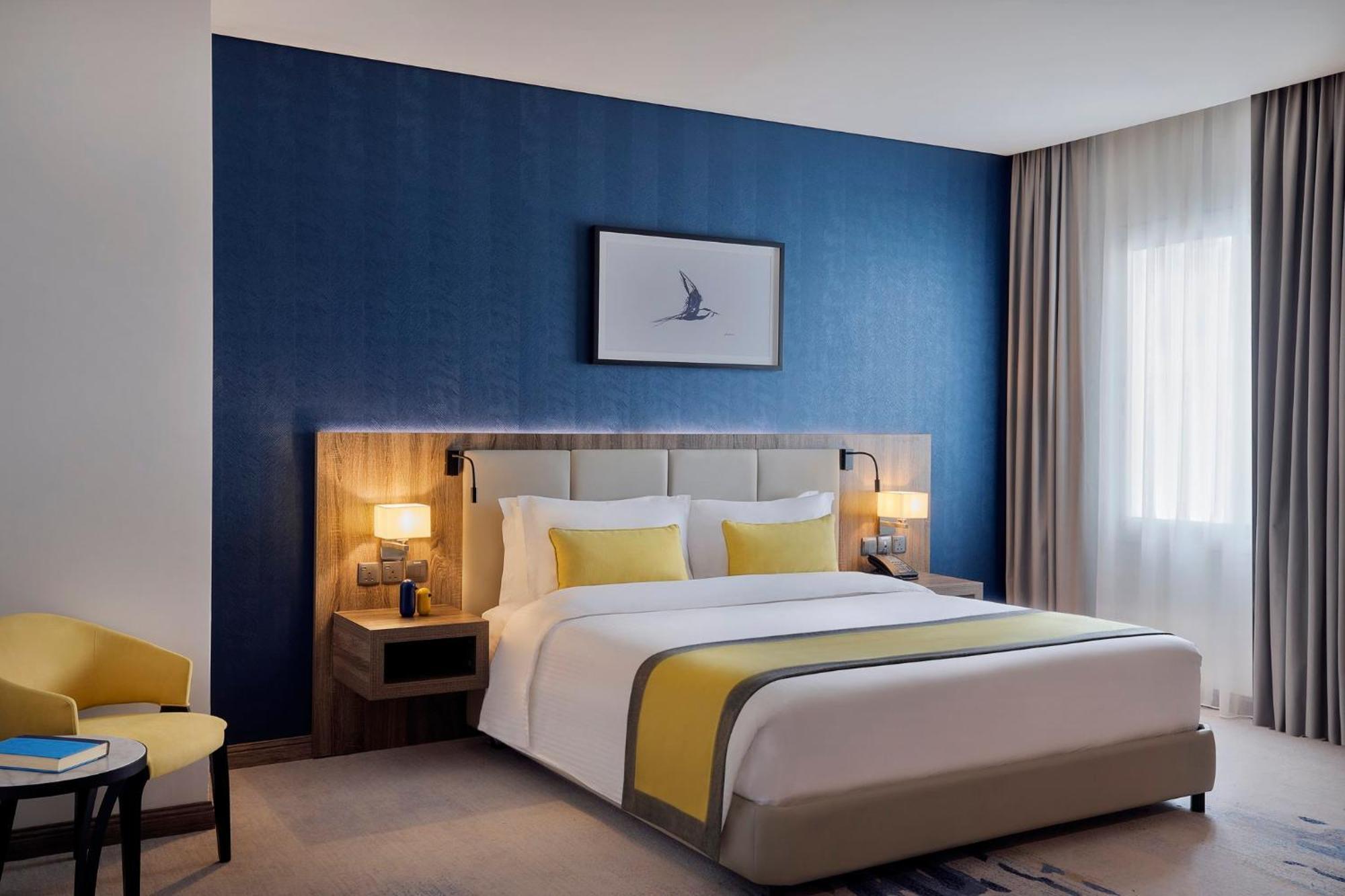 Voco Al Khobar By Ihg Hotell Exteriör bild A bedroom at the hotel