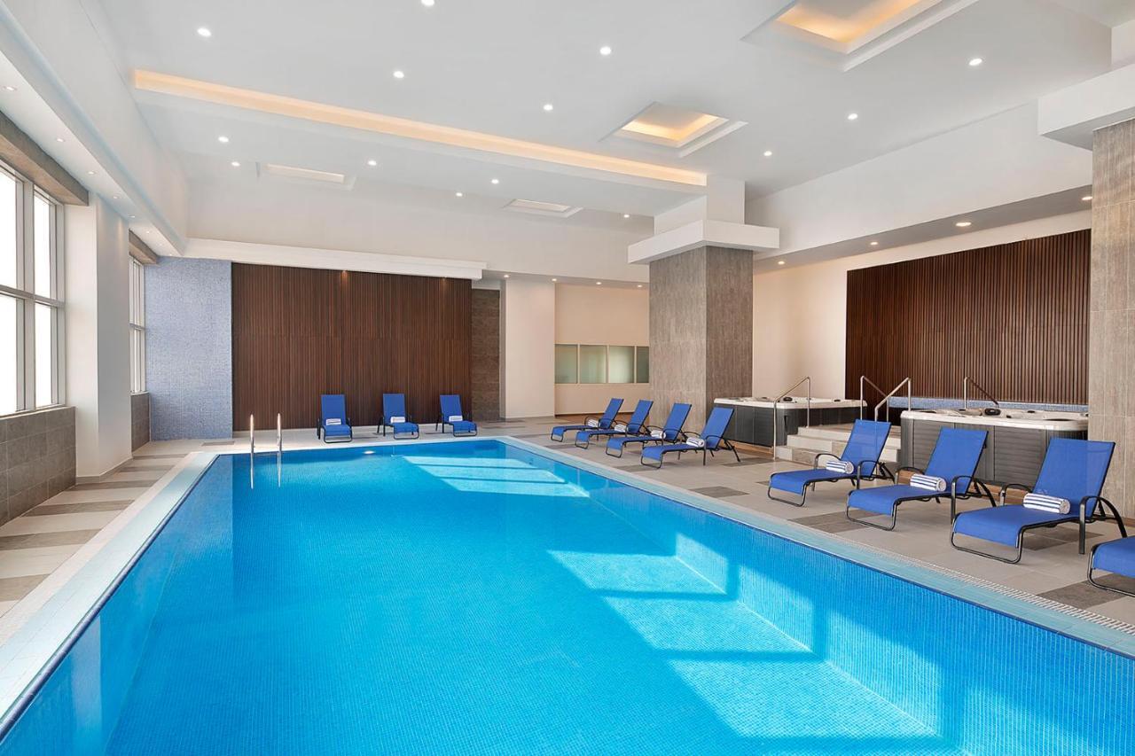 Voco Al Khobar By Ihg Hotell Exteriör bild Indoor pool