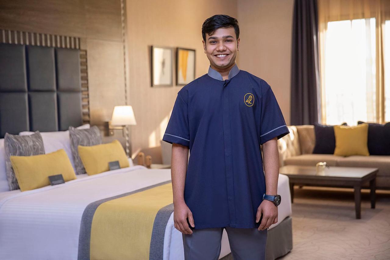 Voco Al Khobar By Ihg Hotell Exteriör bild A houseboy in a hotel