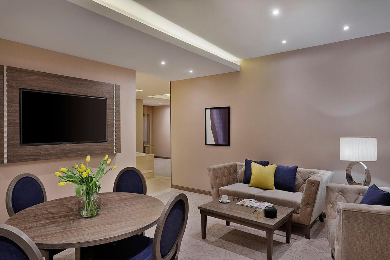 Voco Al Khobar By Ihg Hotell Exteriör bild A suite at the hotel