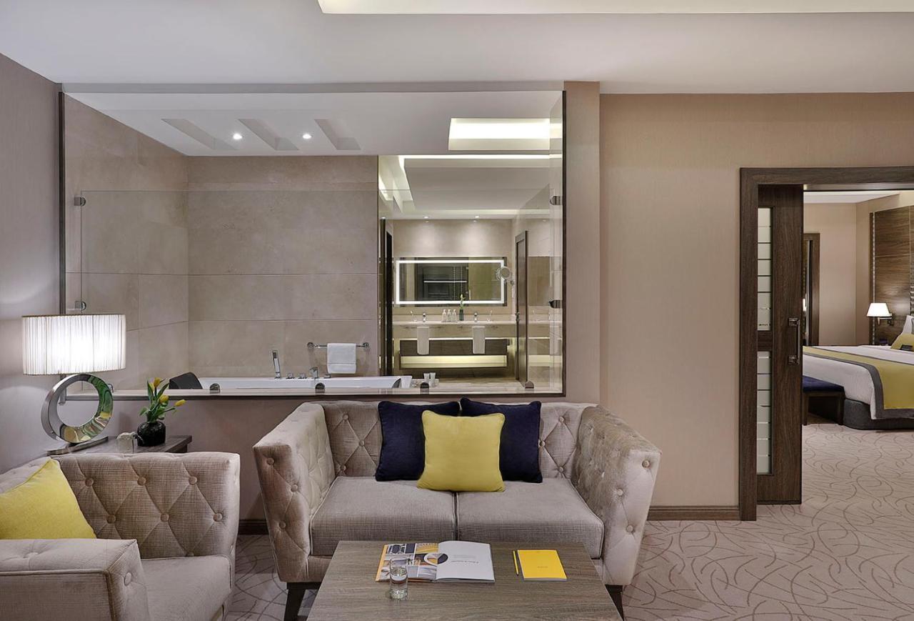 Voco Al Khobar By Ihg Hotell Exteriör bild Suite