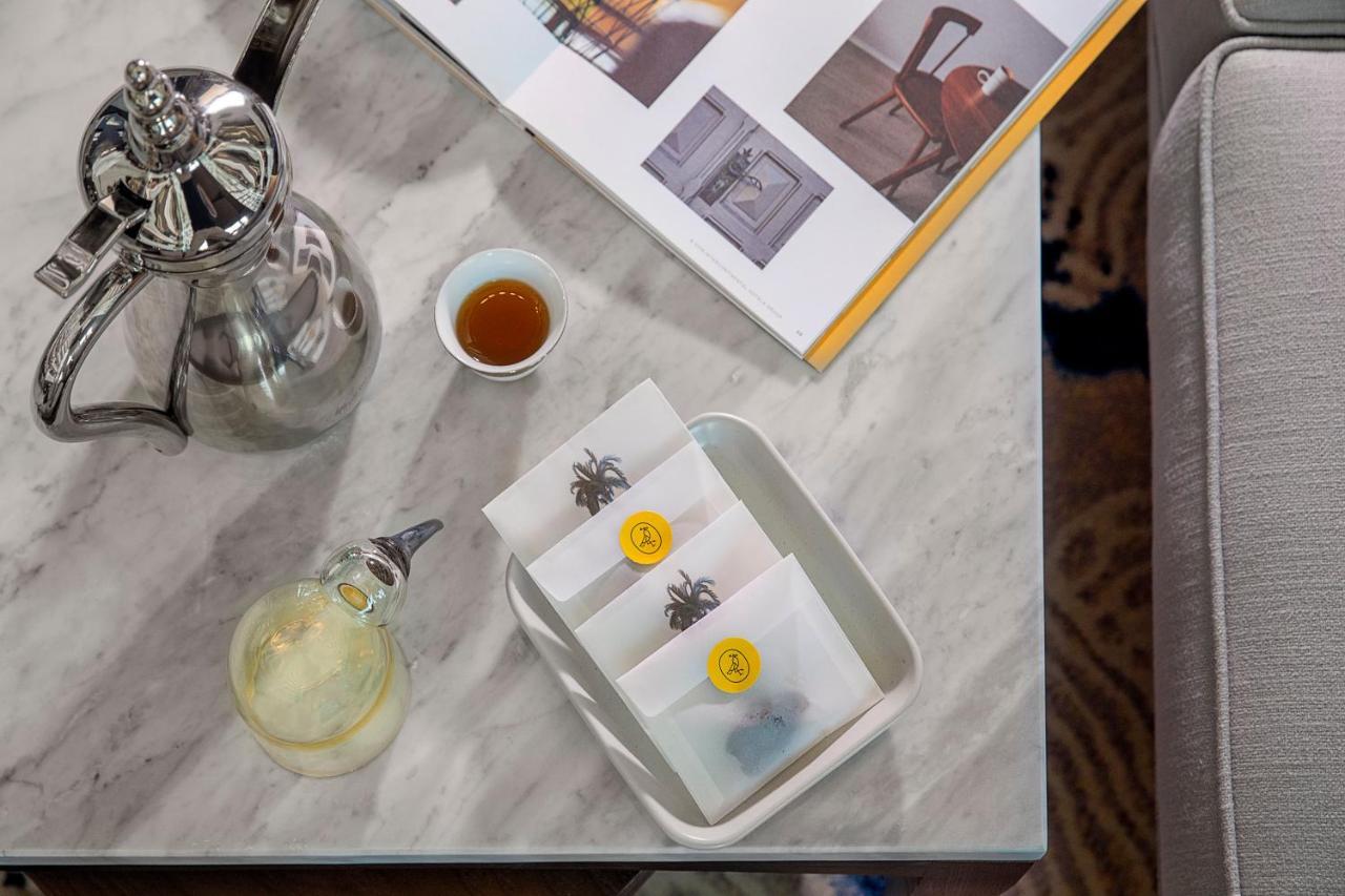 Voco Al Khobar By Ihg Hotell Exteriör bild A set of three tea bags