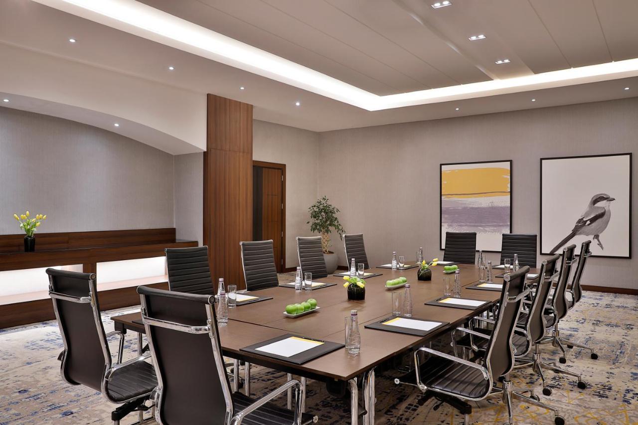 Voco Al Khobar By Ihg Hotell Exteriör bild Meeting room